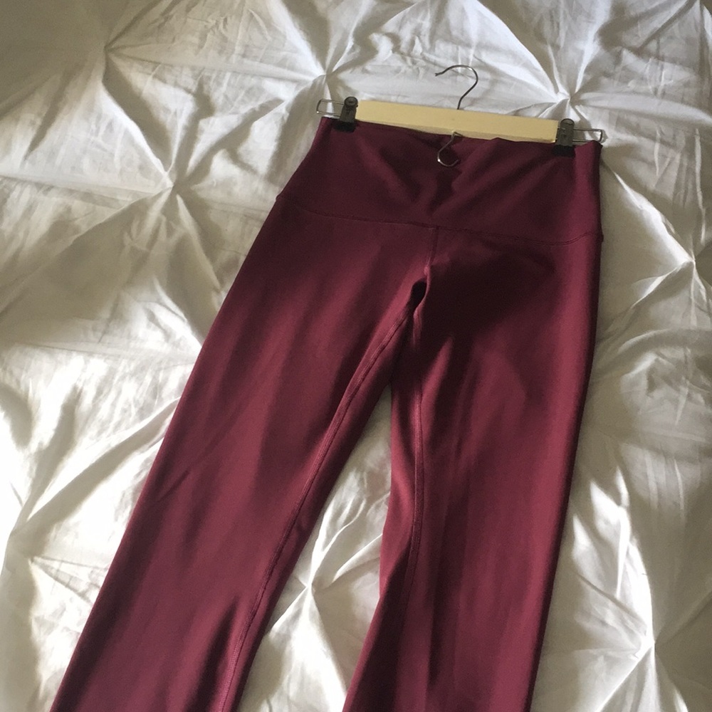 Lululemon 8 wunder under plum/burgundy